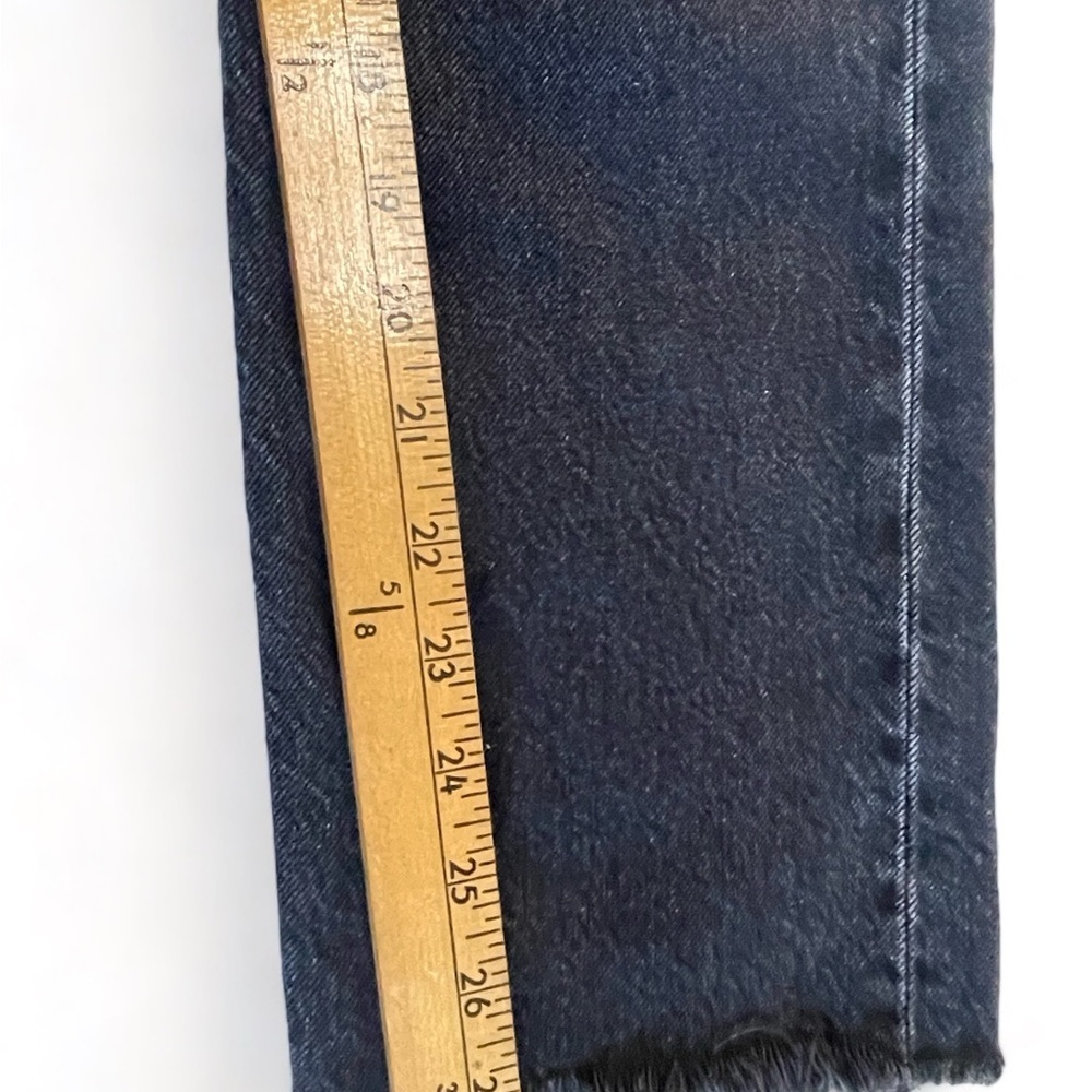 LEVI’S Wedgie Straight Black Ripped Denim Jeans Sz 27
High Rise Pockets Raw Hem - Picture 3 of 9